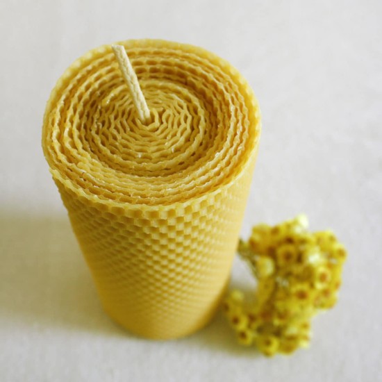 Natural Beeswax Candle - Medium Candle (8cm x 15cm)